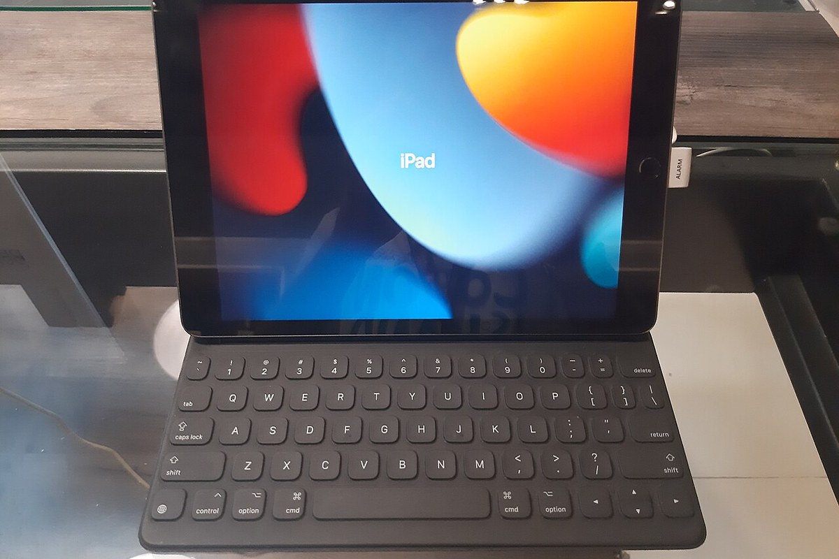 Apple iPad 2021 — detail crop from the cited public reference image.