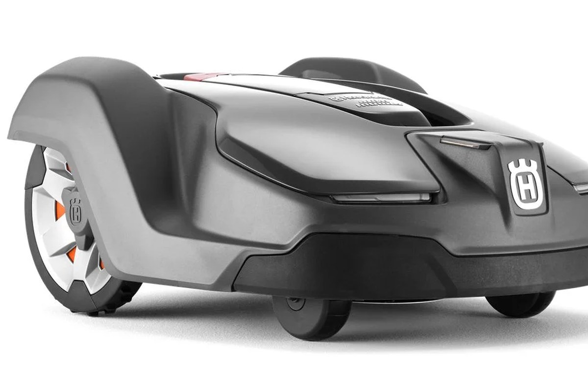 Husqvarna Automower 430X — detail crop from the cited public reference image.