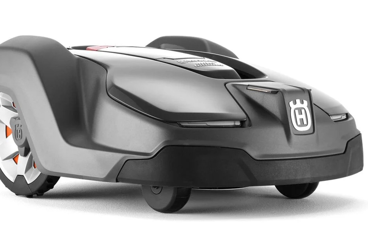 Husqvarna Automower 430X — detail crop from the cited public reference image.