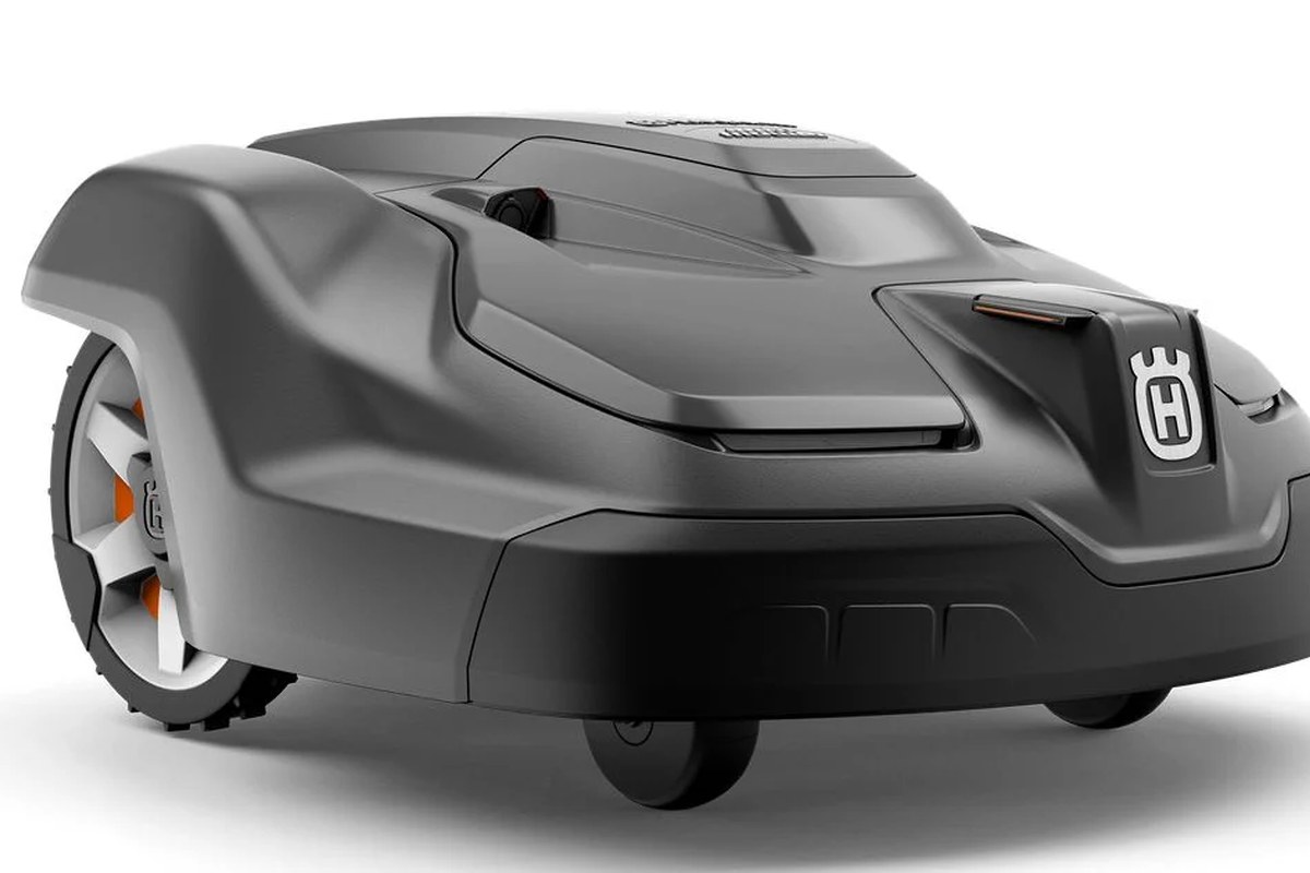 Husqvarna Automower 450XH EPOS — detail crop from the cited public reference image.