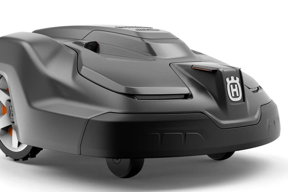 Husqvarna Automower 450XH EPOS — detail crop from the cited public reference image.