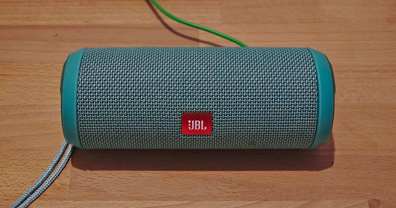 JBL Flip 4 — manufacturer product photograph
