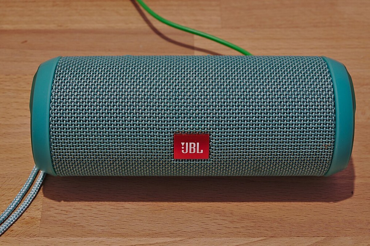 JBL Flip 6 — detail crop from the cited public reference image.