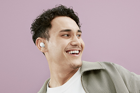 Sony’s lifestyle photograph shows LinkBuds S being worn during conversation.