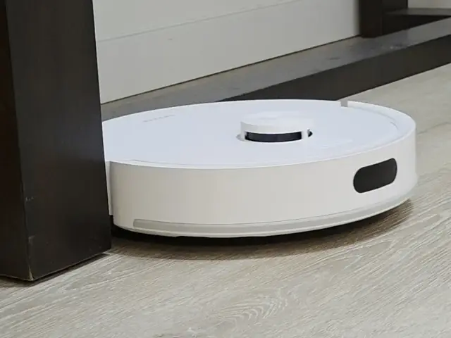 Dreame D20 Air Plus — photographed by Cameron (own unit)